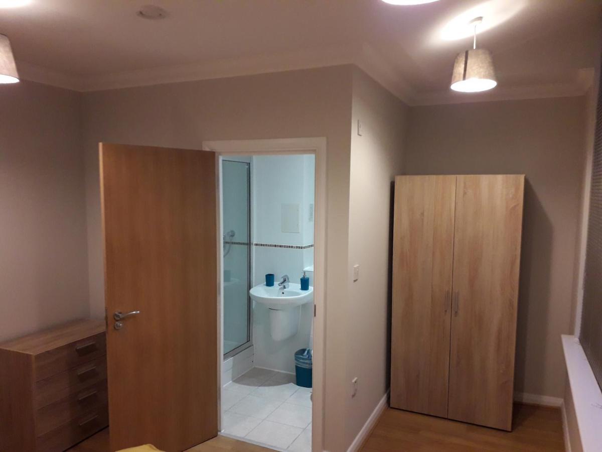 Luxury And Stylish 2 Bedroom Apartment With En-Suite Luton  Exterior foto